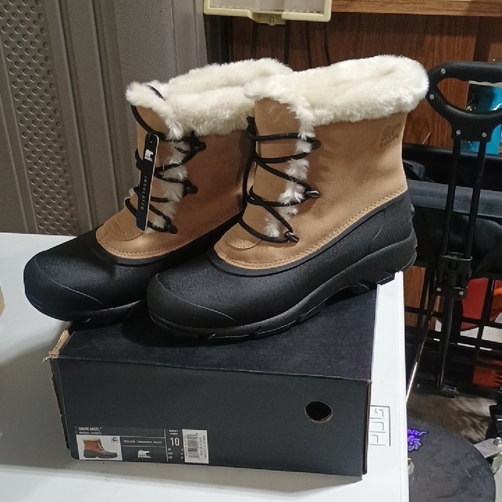 Sorel Women's Black and Tan Winter Boots